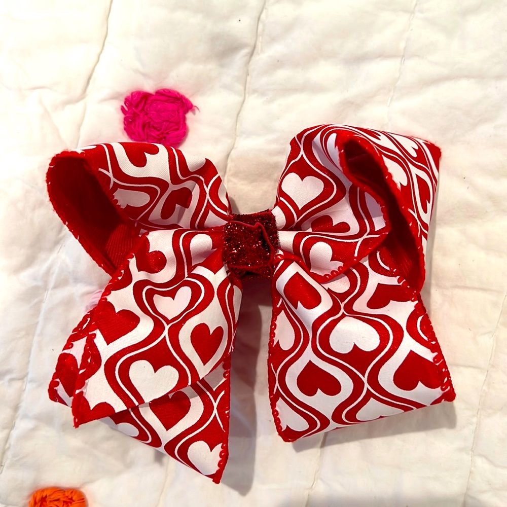 Valentines hearts print bow, 5 inches. French barrette close.